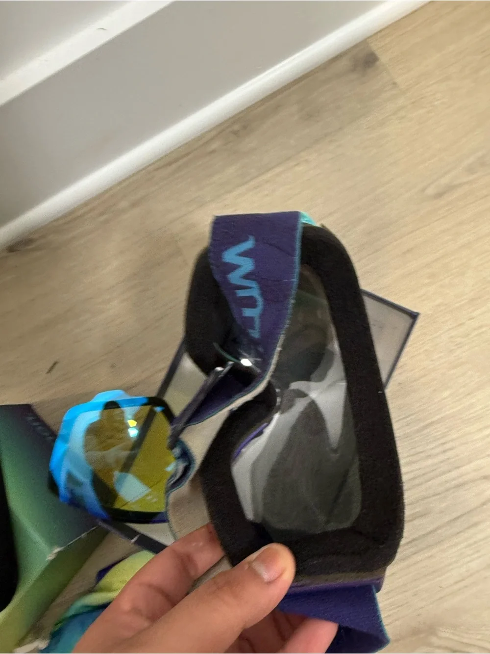 WM1 Ski Snowboard Goggles Blue Mirrored Lens + Extra Lens Case Box